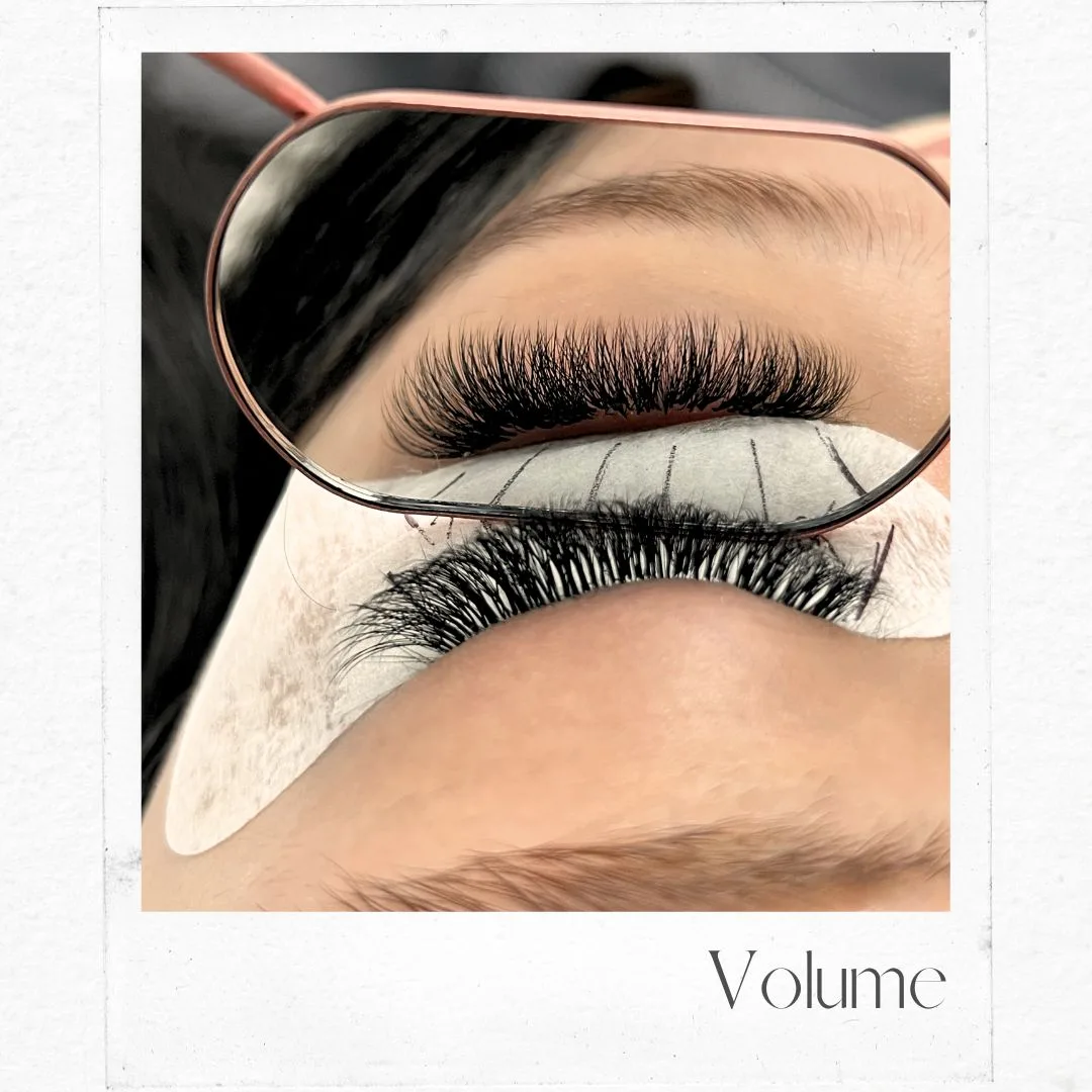 Polaroid style card — Volume lash set